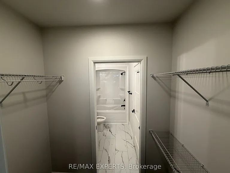 440 Wellington St E — Photo 9