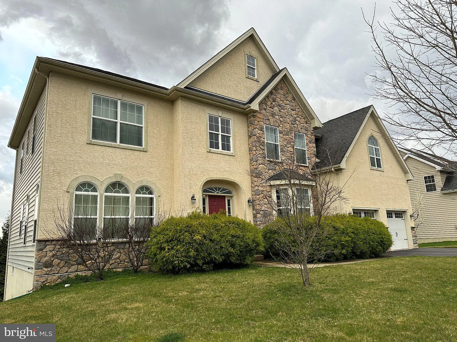 4 bed, 3.0 bath, 4700 sqft, $4,500 — Photo 2