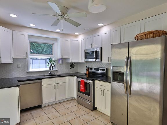 3rd image of 26 Edgemoor Rd