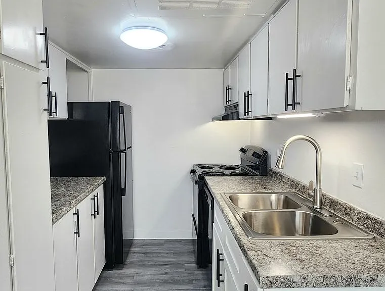 Park West Apartments — Photo 54