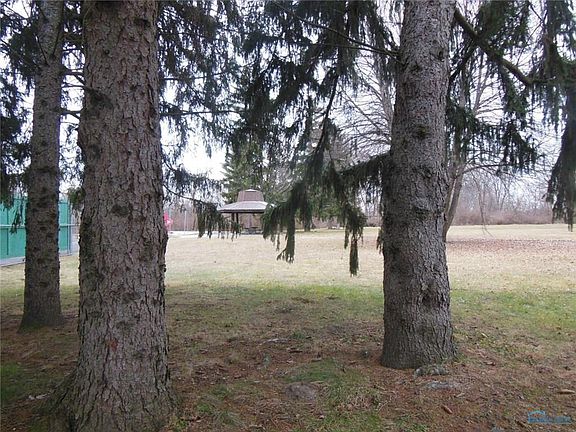 3rd image of 5555 Silverdale Dr