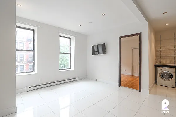 Rented by REZI | media 19