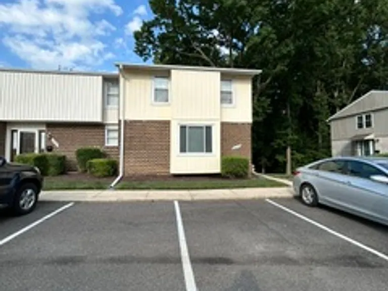 10125 Campus Way S — Photo 2