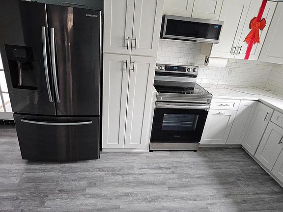 2nd image of 2015 Senseny Rd