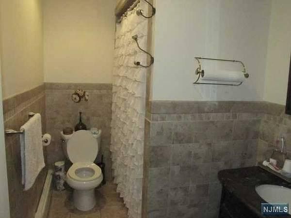 2nd image of 148 Allwood Rd APT 1A