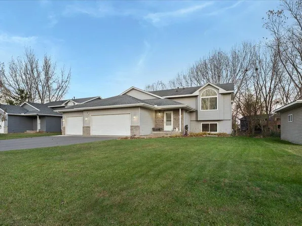 412 Sunwood Park Dr, Waite Park, MN 56387