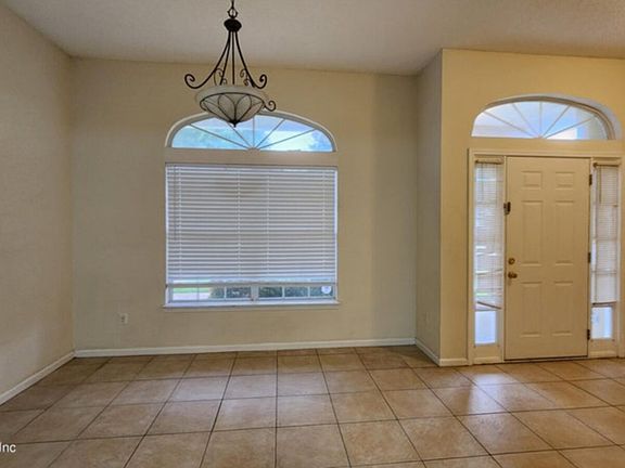 3rd image of 550 Bay Hawk Ct