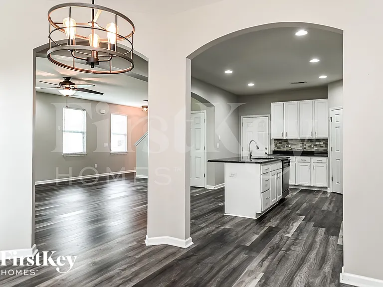 372 Sanctuary Park Dr — Photo 5