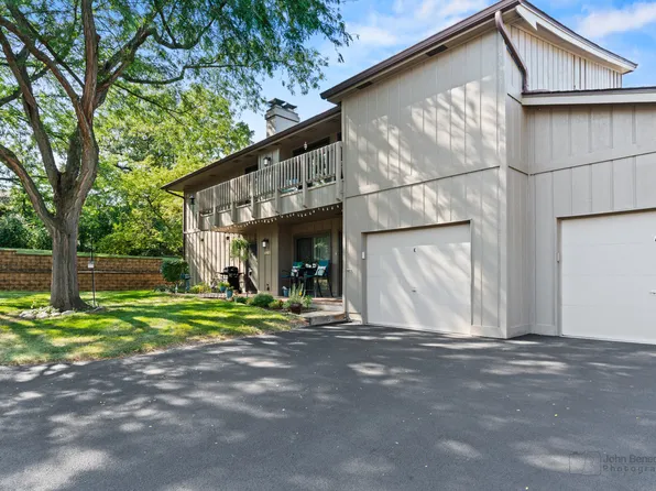 2S424 Emerald Green Dr Unit E, Warrenville, IL 60555