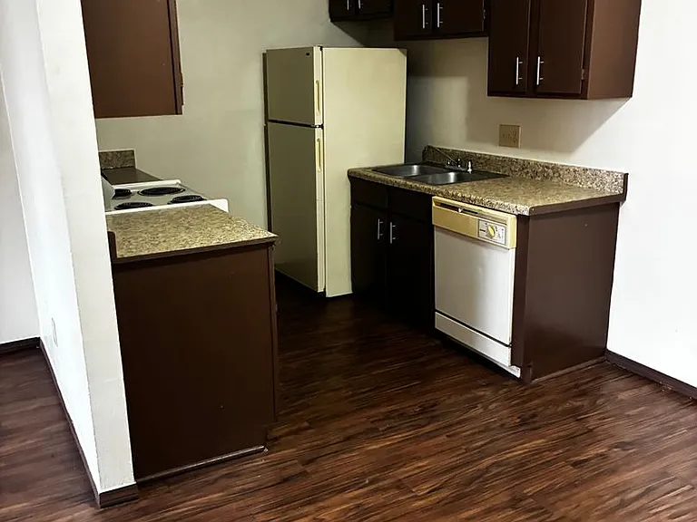 Avendale Pointe Apartments — Photo 34