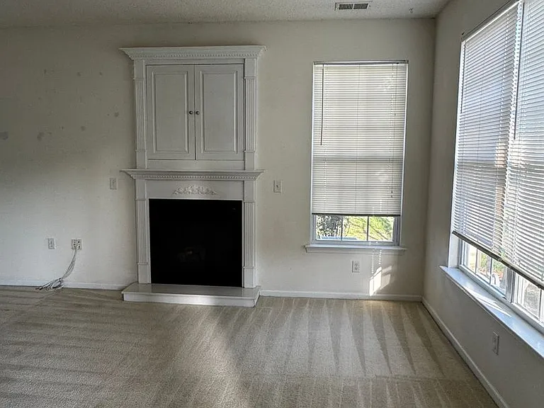 2037 Smallbrooke Ct — Photo 10