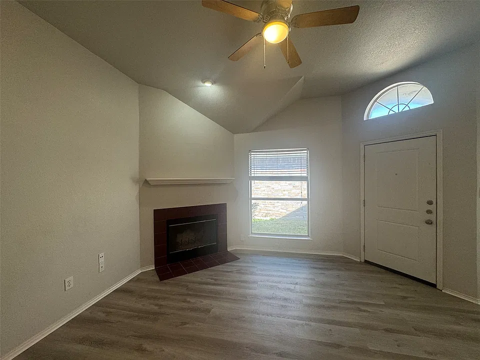 2211 Brookview Dr