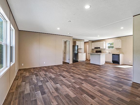 4th image of 208 Garrett St