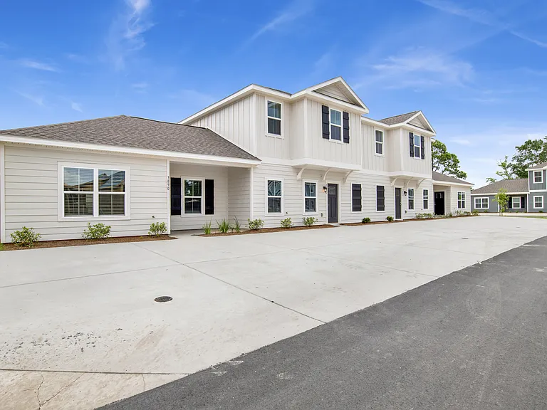 Cottages at Wyld Palms — Photo 10