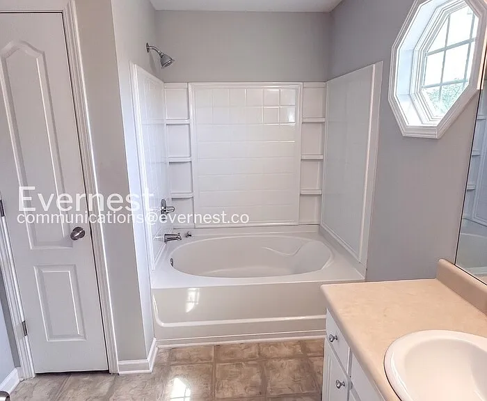 8641 Thomas Ln — Photo 7