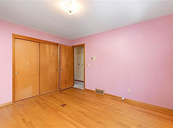 5th image of 407 E 110th Ter