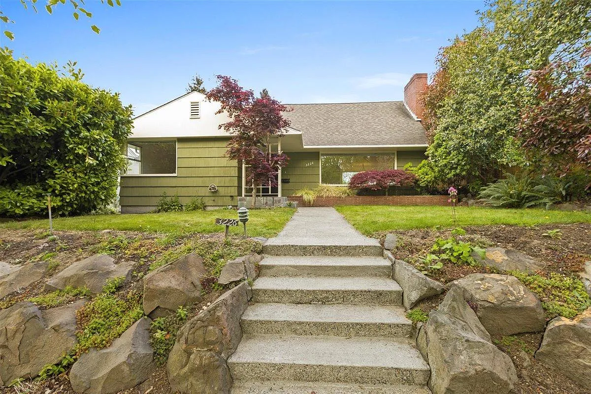 3226 28th Ave W photo 1
