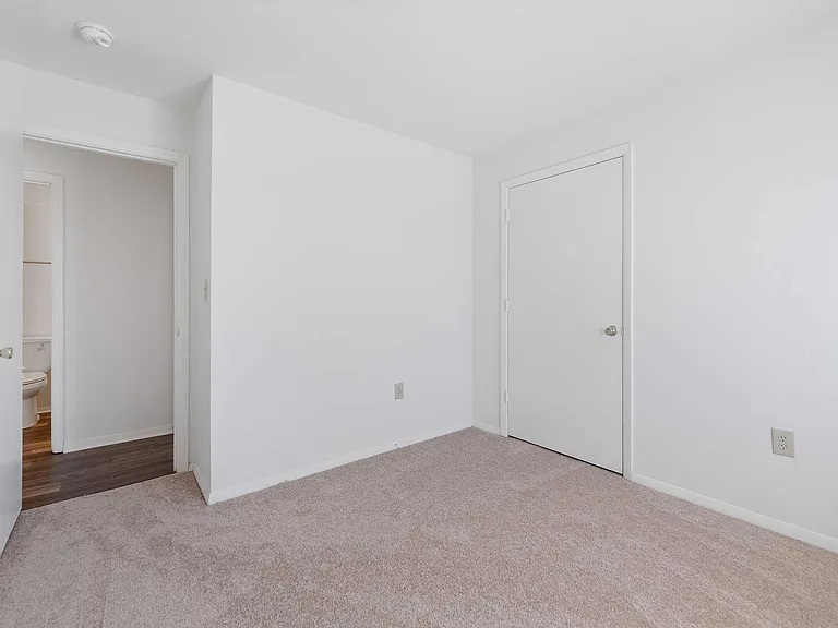 Foxridge Apartment Homes — Photo 182