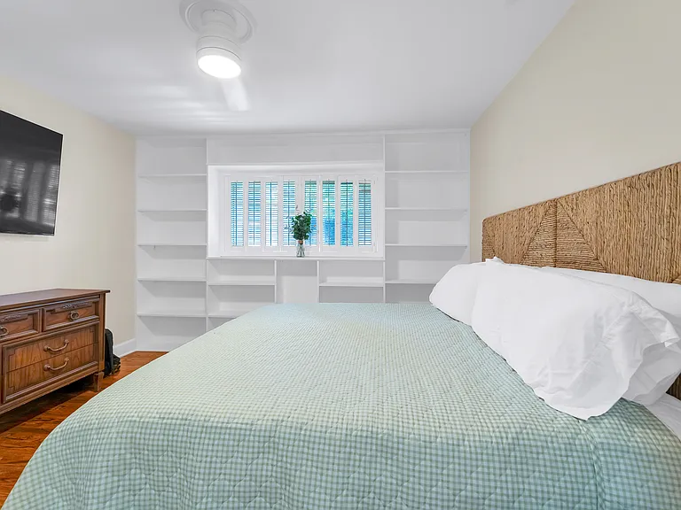 601 Regent Rd — Photo 18