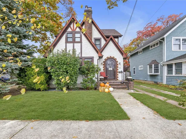 25 Lester Avenue, Lynbrook, NY 11563