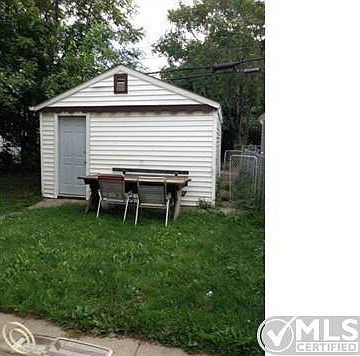 DETACHED GARAGE