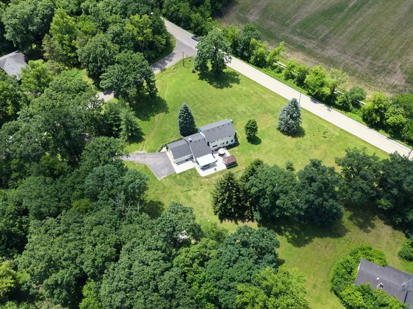 37W384 Ronsu Ln, St Charles, IL 60175