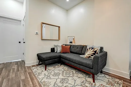 2203 Catharine St #1 Photo 1
