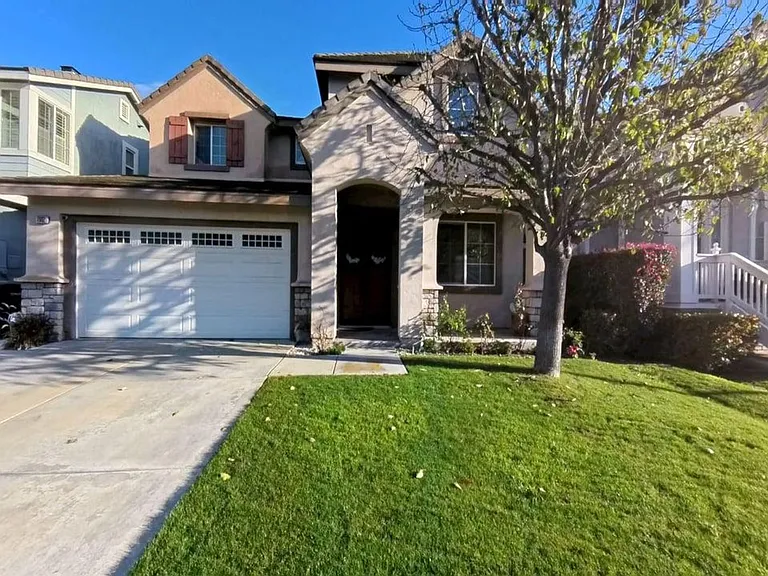 7912 E Hampshire Rd — Photo 1
