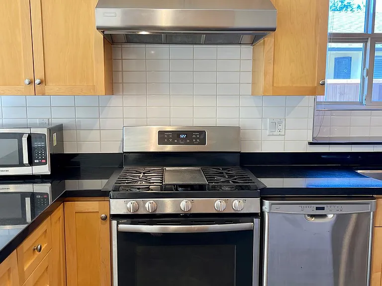 8289 Laurel St — Photo 3