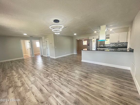 4th image of 73 Aqua Ct