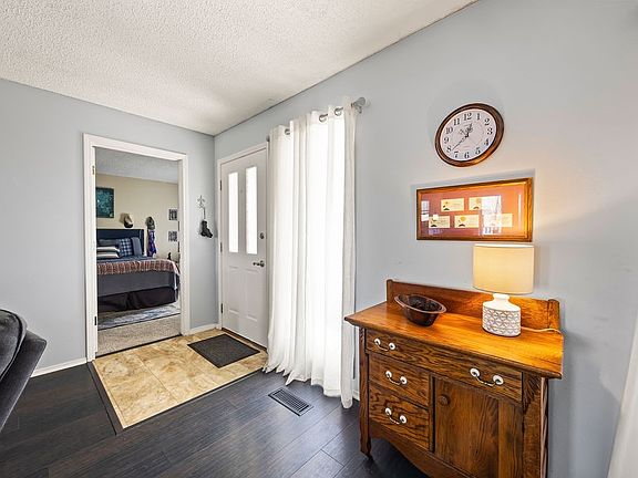 4th image of 4 Chandler Ln