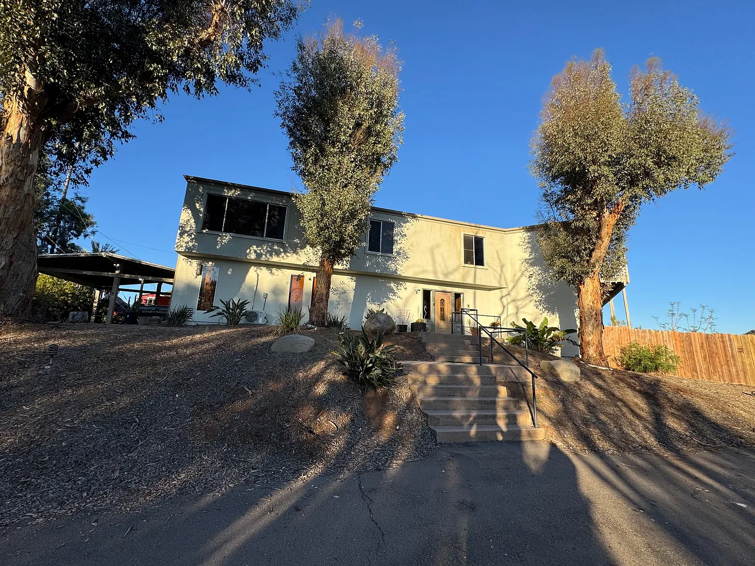 5 bed, 3499 sqft, $5,995 — Photo 2