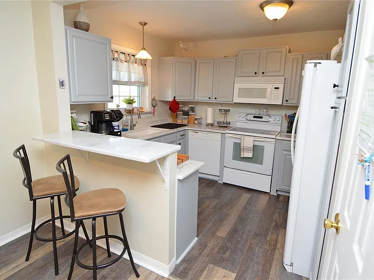 121 Seahorse Dr SE #C — Photo 9