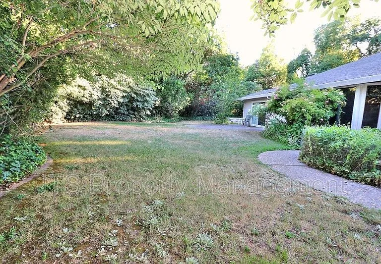 1060 Sand Bar Cir — Photo 87