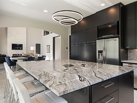 2nd image of 10 Sarasota Ct
