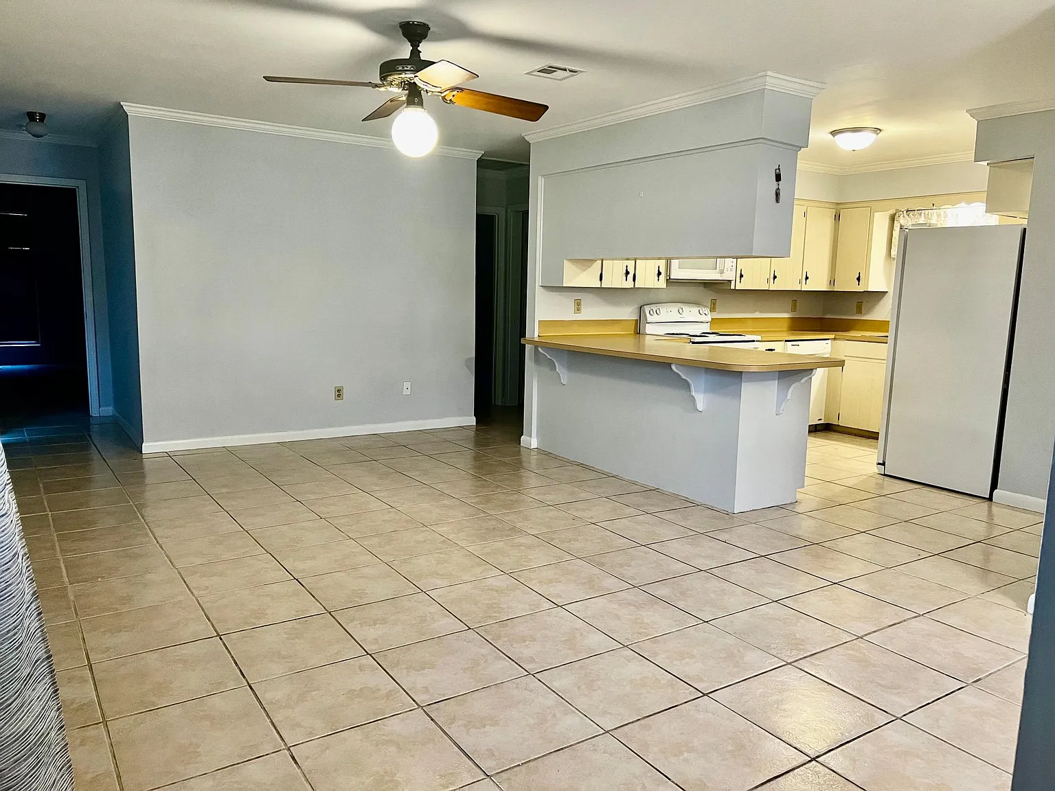 2 bed, 1096 sqft, $1,300 — Photo 2