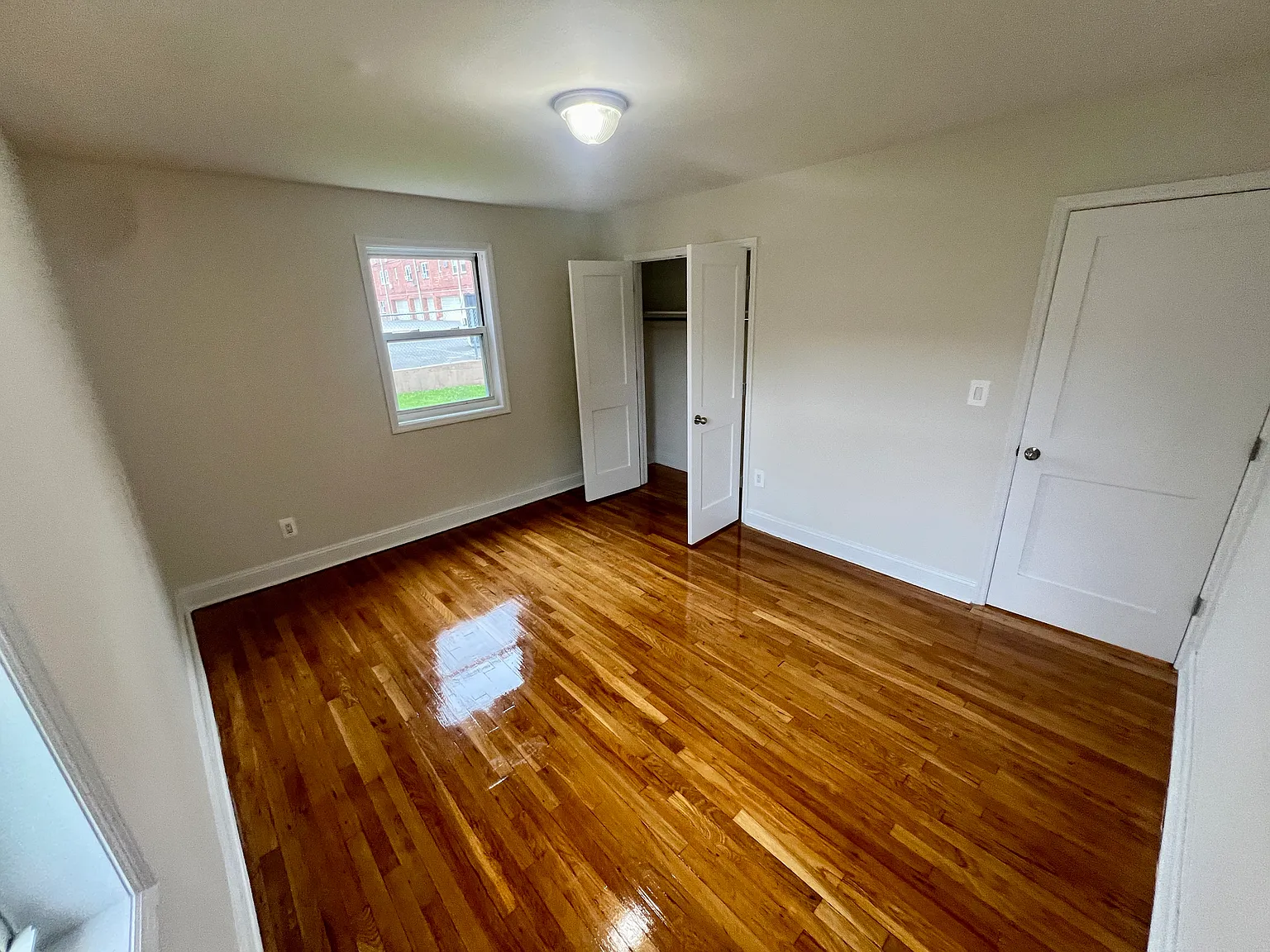 3 bed, 1000 sqft, $2,899 — Photo 4