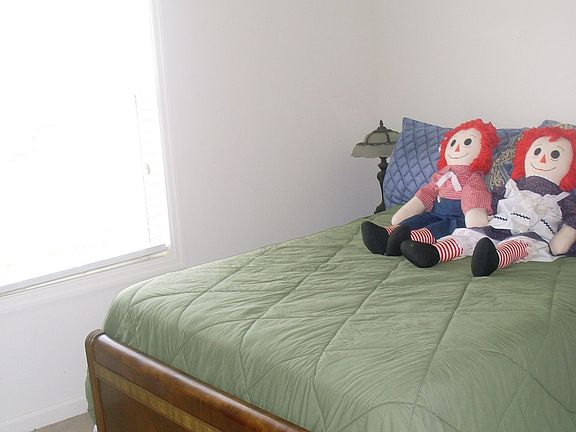 Guest bedroom