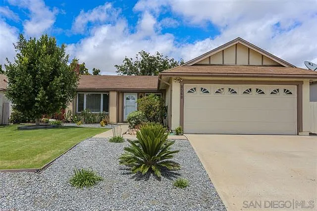 8560 Schneple Dr — Photo 1