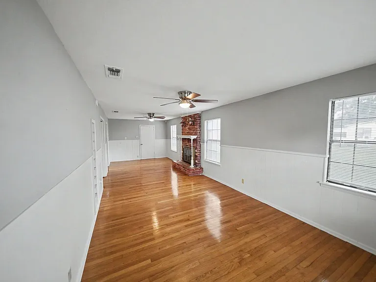12715 Middle Ln — Photo 15