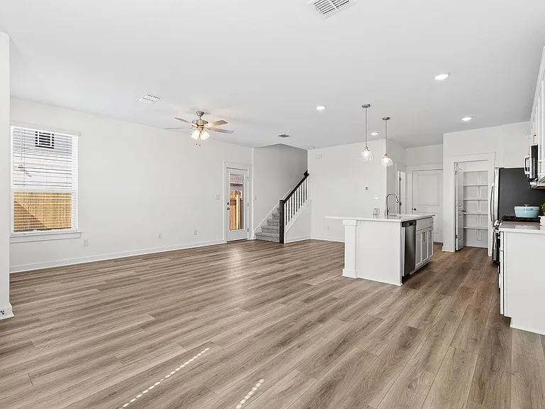 120 Hartson Dr — Photo 5