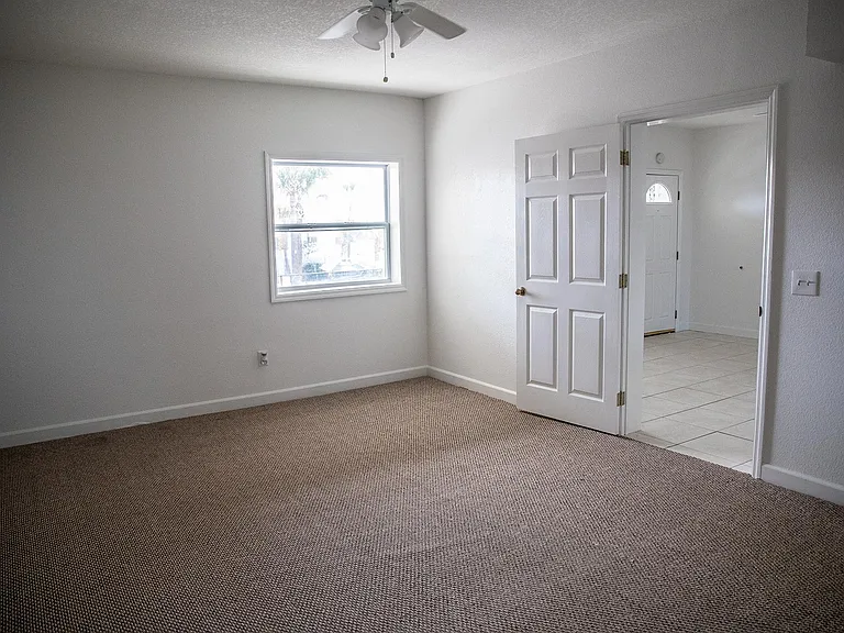 127 1st Ave S #10 — Photo 20