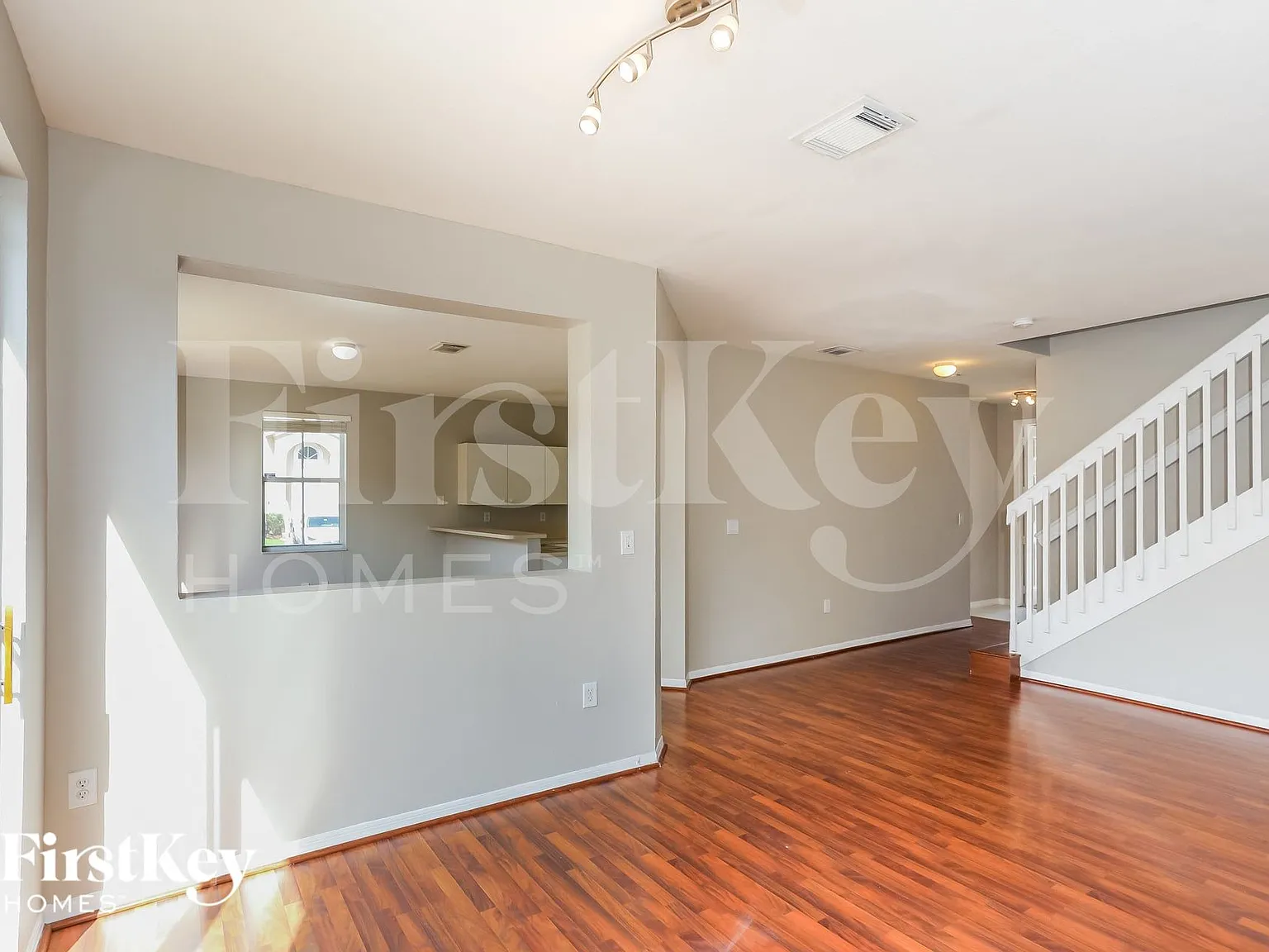 4 bed, 3.0 bath, 1885 sqft, $2,275 — Photo 2