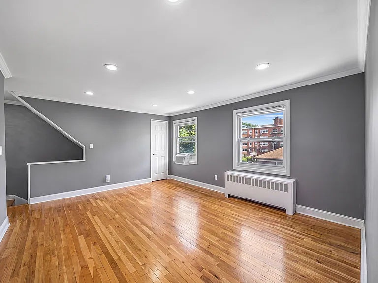2nd Floor Airy & Bright Unit