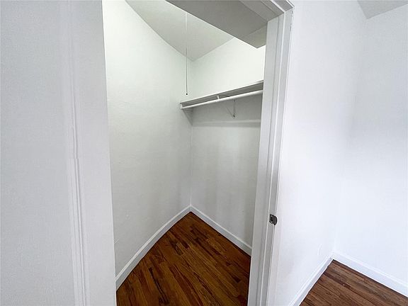 5th image of 8345 Byron Ave #1