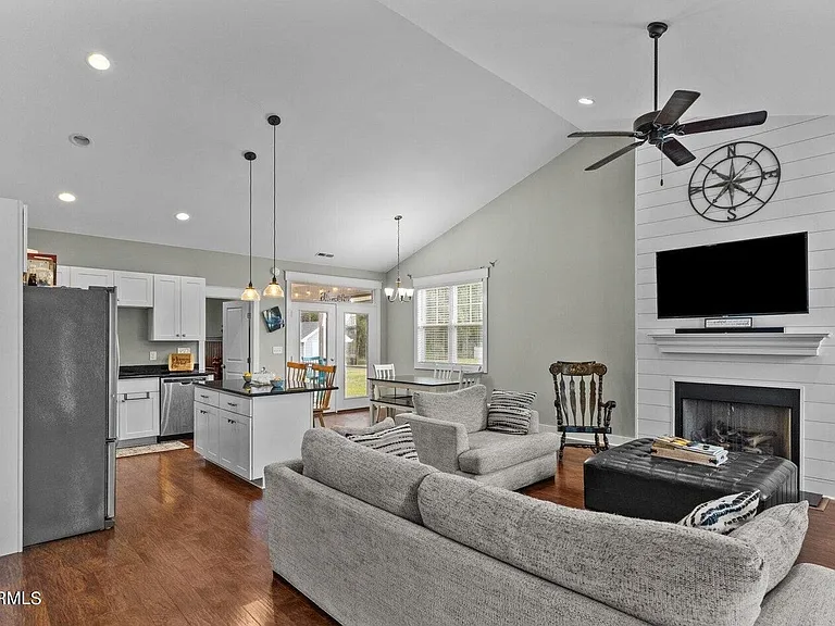 112 Meadowbrook Ct — Photo 9