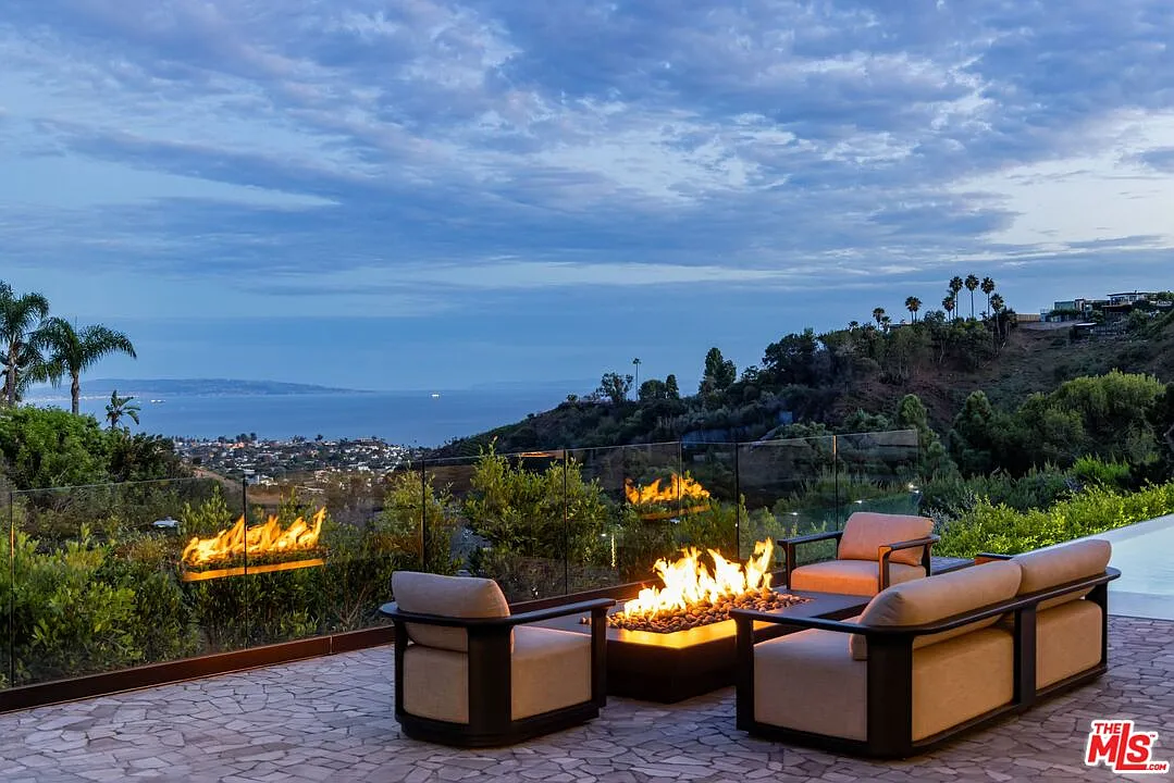 7 bed, 7.5 bath, 9000 sqft, $100,000 — Photo 4