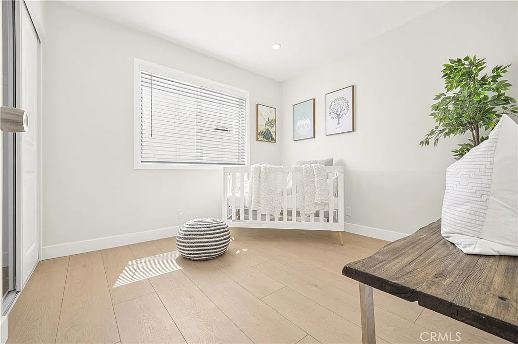 4 bed, 1300 sqft, $4,300 — Photo 4