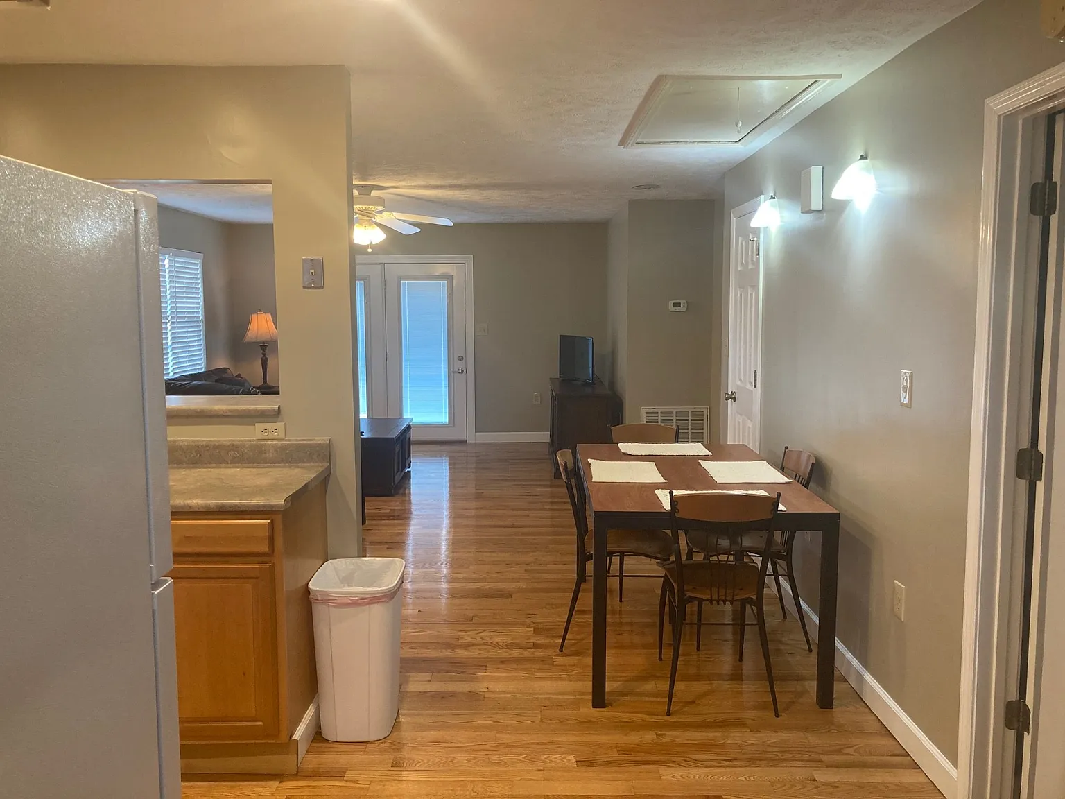 3 bed, 2030 sqft, $3,500 — Photo 2