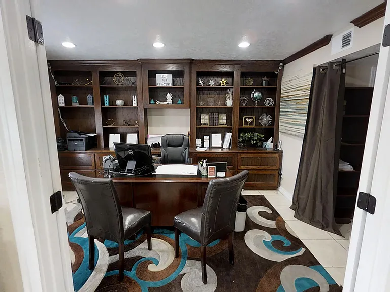 Northlake Manor Apartments — Photo 35